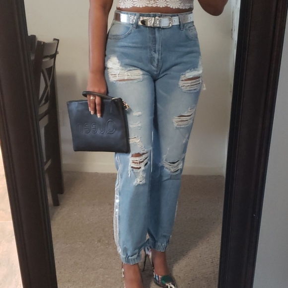 Gorgeous Bleach Wash Ripped Jeans - Picture 5 of 5